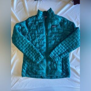 Woman’s Patagonia Nano Puff Jacket